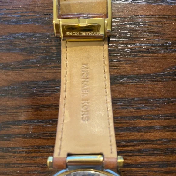 Michael Kors Women’s Watch - leather strap *needs battery - Picture 7 of 12